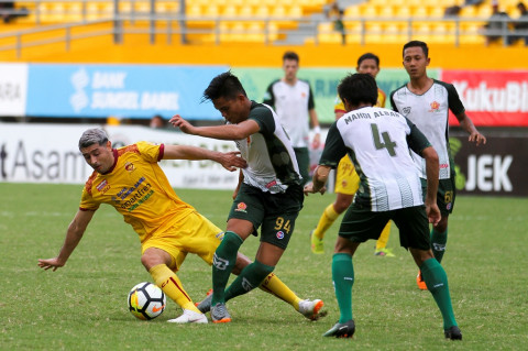 PS Tira vs Sriwijaya FC (Antara/NOVA WAHYUDI)