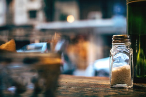 Terlalu berlebihan sodium dapat menyebabkan ginjal menahan air