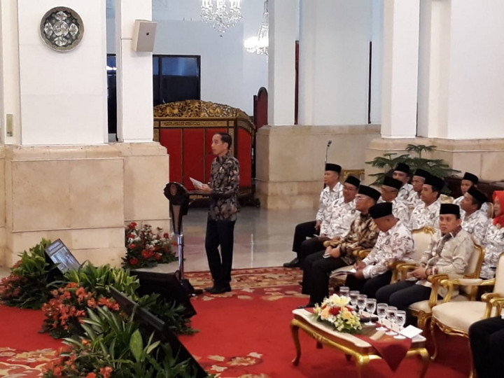 Megayanti Mengadukan Derita Guru kepada Jokowi