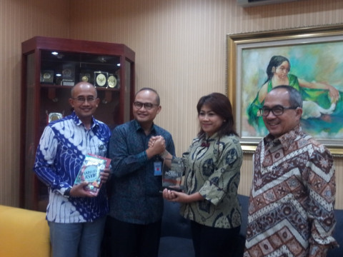 CEO PT Len Industri (Persero) Zakky Gamal Yasin (kedua dari