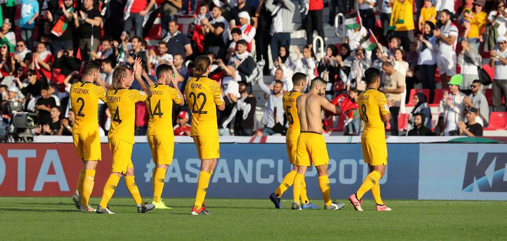 Pemain Australia merayakan kemenangan mereka atas Palestina dalam pertandingan kedua grup B Piala Asia 2019 (AFP/Karim Sahib)