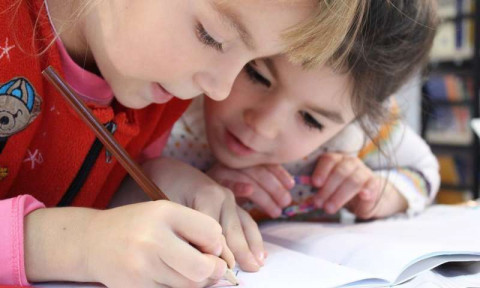 Peran Bahasa dalam Kesuksesan Akademik Anak (Foto: gettyimages)