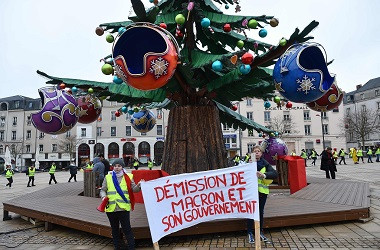 Macron Ingin Redam Rompi Kuning Lewat Debat Nasional