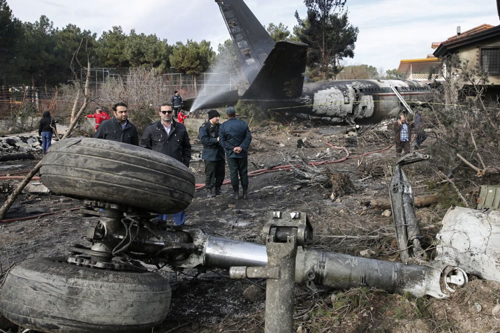 Pesawat Kargo Militer Jatuh di Iran, 15 Tewas