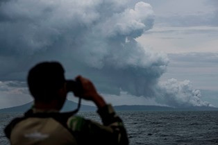 Anak Krakatau dalam Proses Membentuk Tubuh