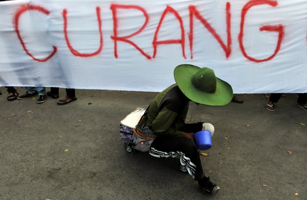 ILUSTRASI: Pengunjukrasa berdemo di depan kantor KPU Sulsel, Makassar, Rabu (16/7/2014)/ANTARA FOTO/Yusran Uccang.