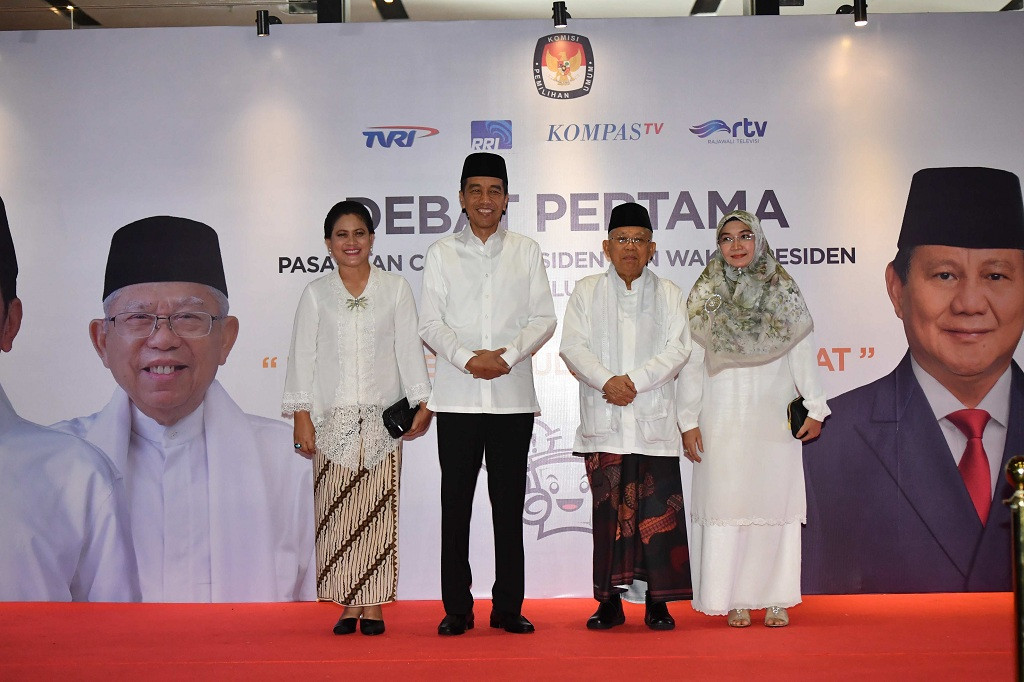 Jokowi-Maruf Kompak Mengenakan Baju Putih