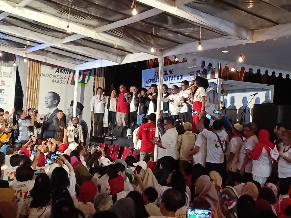 Keriuhan Nobar di Rumah Aspirasi Jokowi-Ma'ruf Riuh