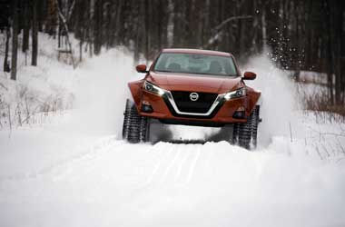 Nissan New Altima-te AWD, 'Pede' Pakai Ban Khusus Salju