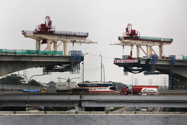 Pipa Terdampak LRT Direlokasi dari Jalan Gatot Subroto