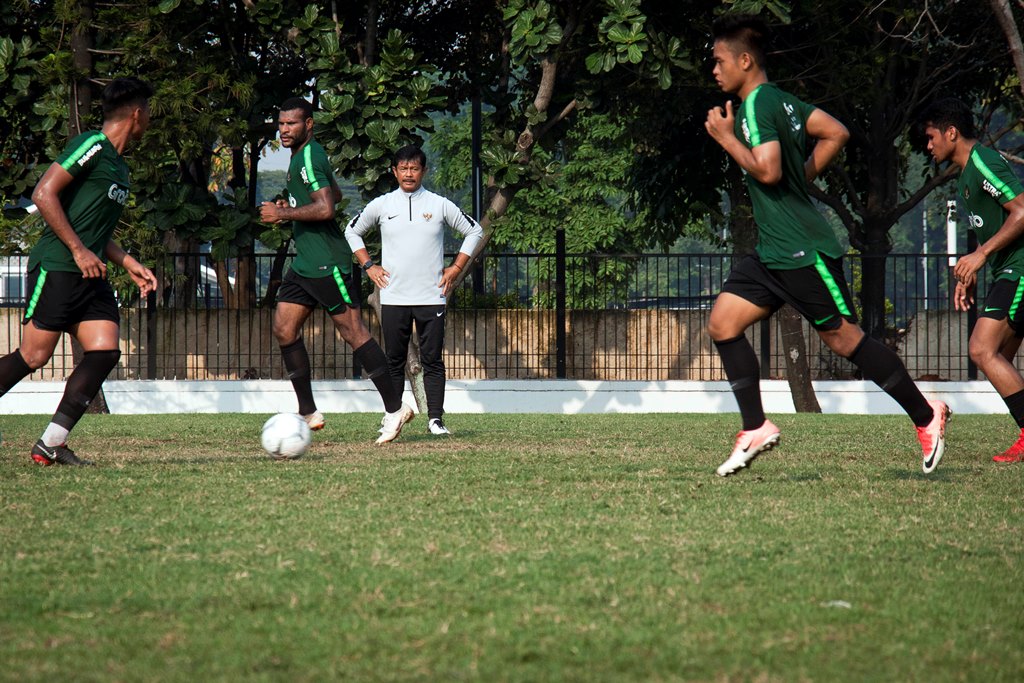 Indra Sjafri (tengah). (Foto: Antara/ Galih Pradipta)