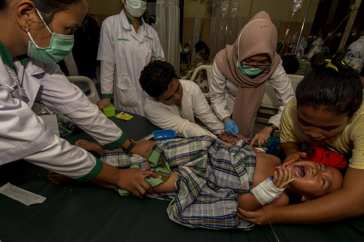 Puluhan Pengungsi di Palu Keracunan Nasi Bungkus