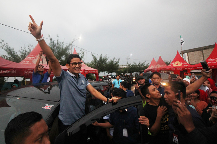 Sandiaga Kunjungi Kampung Nelayan Sukolilo