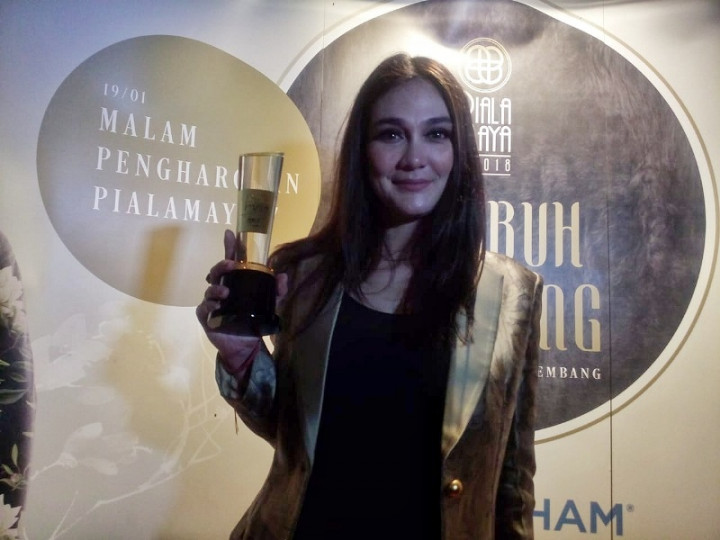 Luna Maya Raih Piala Maya 2019 sebagai Aktris Utama Terpilih