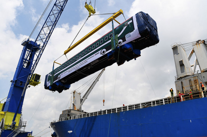 PT INKA Kirim 15 Gerbong Kereta ke Bangladesh