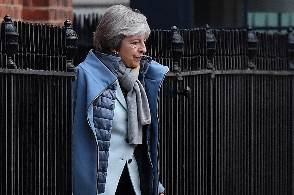 PM Inggris Theresa May meninggalkan 10 Downing Street, London, 18 Januari 2019. (Foto: AFP/BEN STANSALL)