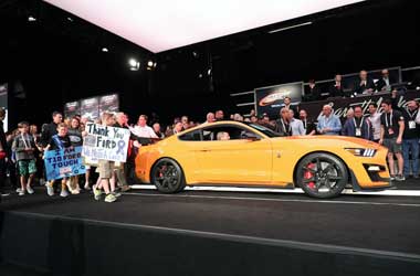 Ford Shelby 2020 GT500 Produksi Pertama Nongol di Barrett-Jackson