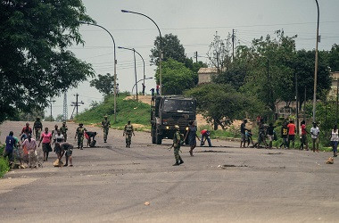 Zimbabwe Ricuh, Mnangagwa Persingkat Kunjungan Kenegaraan