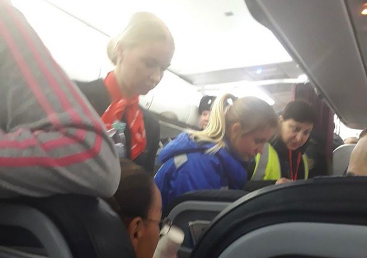 Penumpang Idap Penyakit Misterius Paksa Pesawat Mendarat Darurat