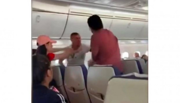 Pesawat Singapura Dialihkan Akibat Ulah Penumpang Mabuk
