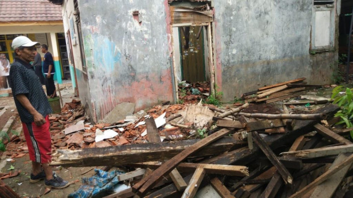 Bangunan Rumah Dinas Guru Sekolah di Tangsel Ambruk