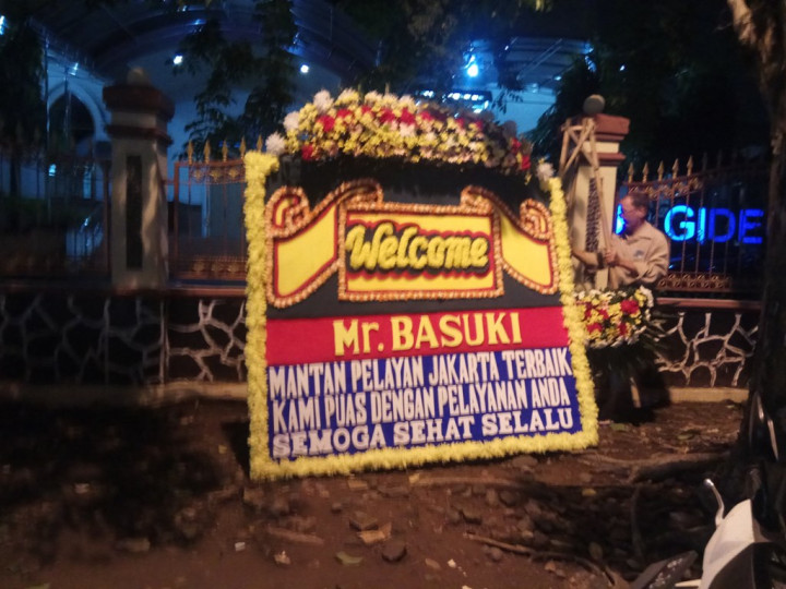 Karangan Bunga untuk Ahok Hiasi Mako Brimob