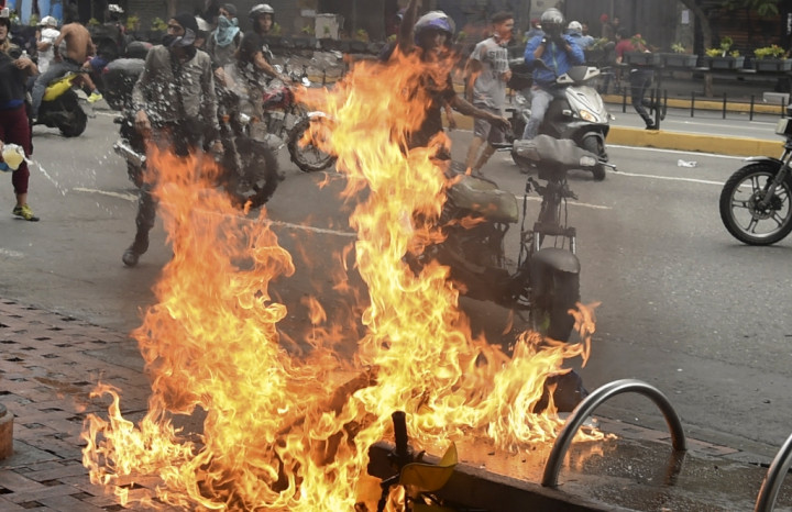 Ribuan Warga Venezuela Demo Minta Maduro Mundur
