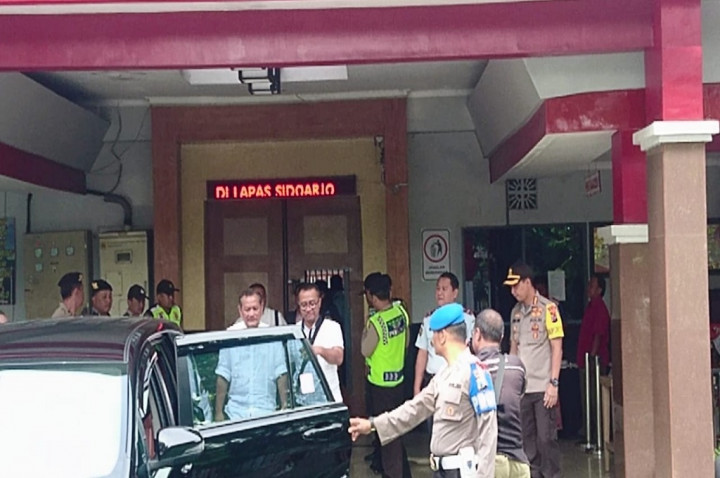 Vigit Waluyo Dijemput dan Dibawa ke Polda Jatim