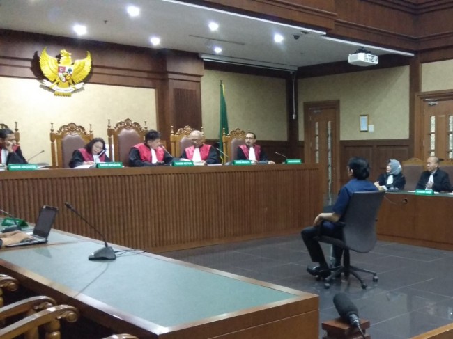 Advokad Lucas menjalani sidang pembacaan dakwaan di Pengadilan Tipikor Jakarta. Foto: Medcom.id/Fachri Audhia Hafiez.