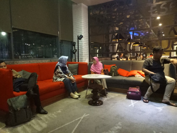 Keluarga Bersikeras Bertahan hingga Korban Ditemukan