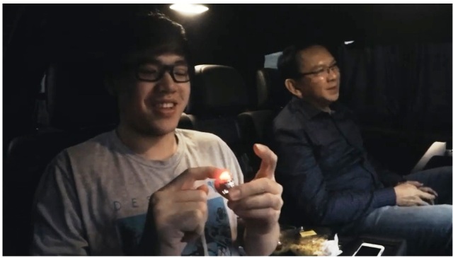 Ahok Pamer `Cincin Ajaib`