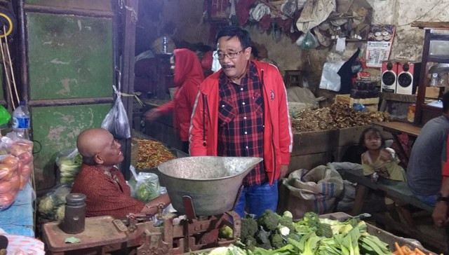 Djarot Cek Harga Pangan di Pasar Keputran