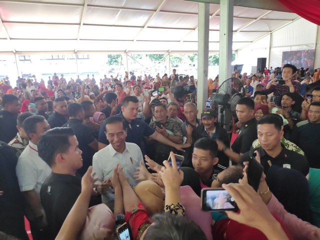 Jokowi Bagikan 3 Ribu Sertifikat Tanah ke Warga Jakpus