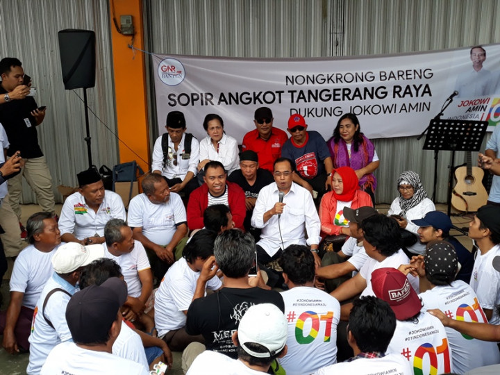 Menhub Nongkrong Bareng Sopir Angkot di Tangerang