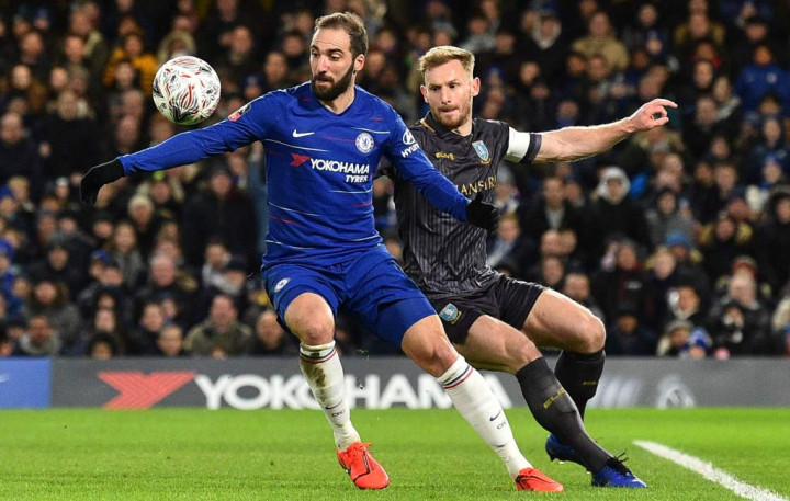 Debut tidak Mulus, Higuain Dibela Asisten Pelatih