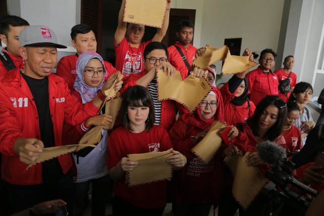 PSI Gelar Aksi Sobek Amplop Cokelat di DPRD Malang