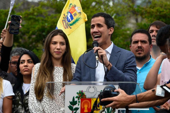 Juan Guaido Desak Minta Militer Venezuela Lawan Maduro