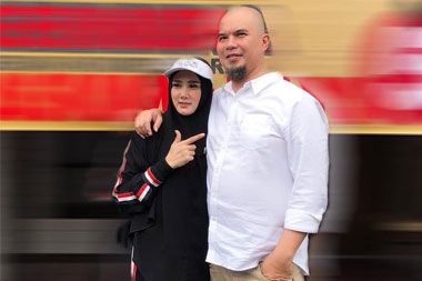 Ahmad Dhani Dipenjara, Mulan Jameela Unggah Foto Berdua