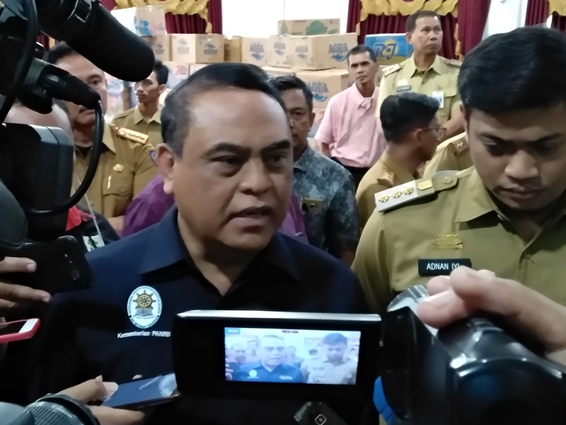Menpan RB, Syafruddin, saat berkunjung ke Kantor Bupati Gowa, Selasa 29 Januari 2019. Medcom.id/Muhammad Syawaluddin