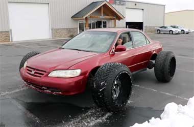 Honda Accord Jadul ini Tampil Nyeleneh Pakai Ban Off Road