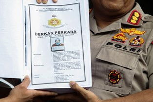 Polisi Beri Pengamanan saat Penyerahan Ratna Sarumpaet
