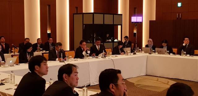 Govt Explains Current Political Situations to Japanese Investors