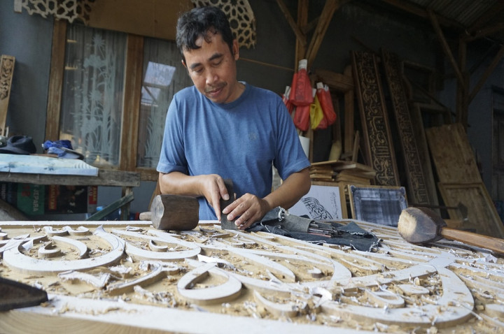 Anak Nelayan Jadi Seniman sekaligus Pengekspor Kaligrafi