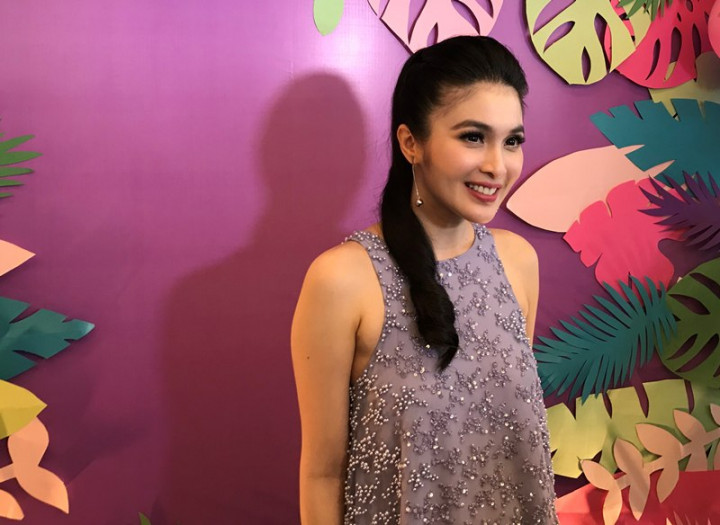 Cerita Sandra Dewi Memberikan MPASI pada Anak Pertamanya