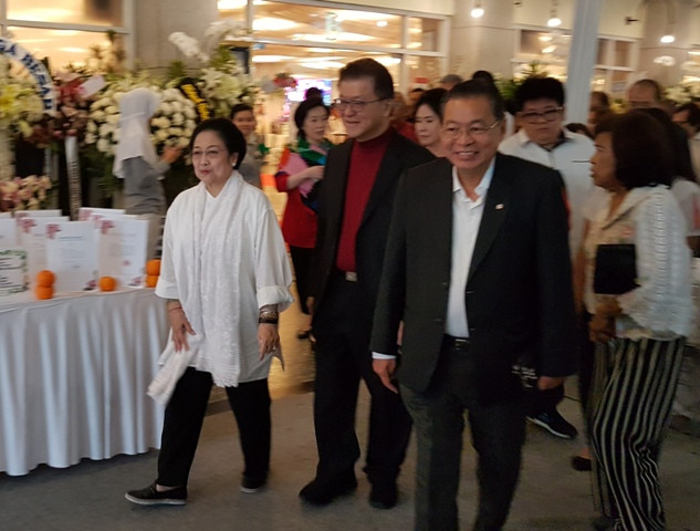 Megawati Melayat ke Rumah Duka Eka Tjipta