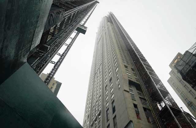 220 Central Park South, 'Sarangnya' Para 'Dewa'