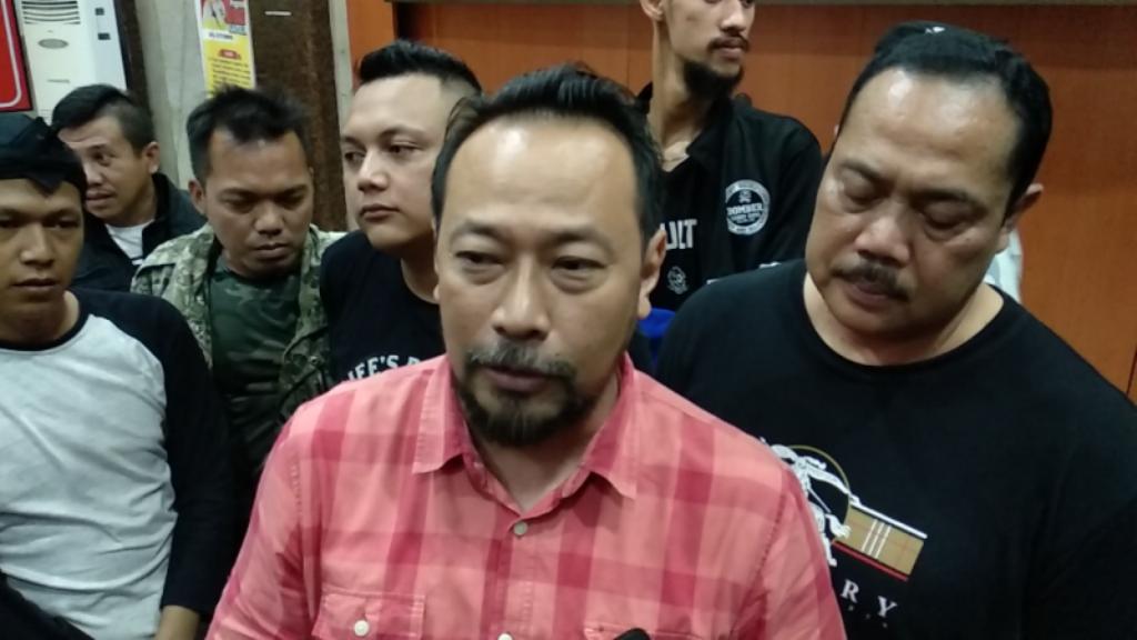 Panpel Pertandingan Persib, Budi Bram Rachman berkomentar terkait imbauan agar laga Persib vs Persiwa Wamena di babak 32 besar Piala Indonesia tidak digelar di Stadion GBLA (Foto: medcom.id/Aditya Prakasa)