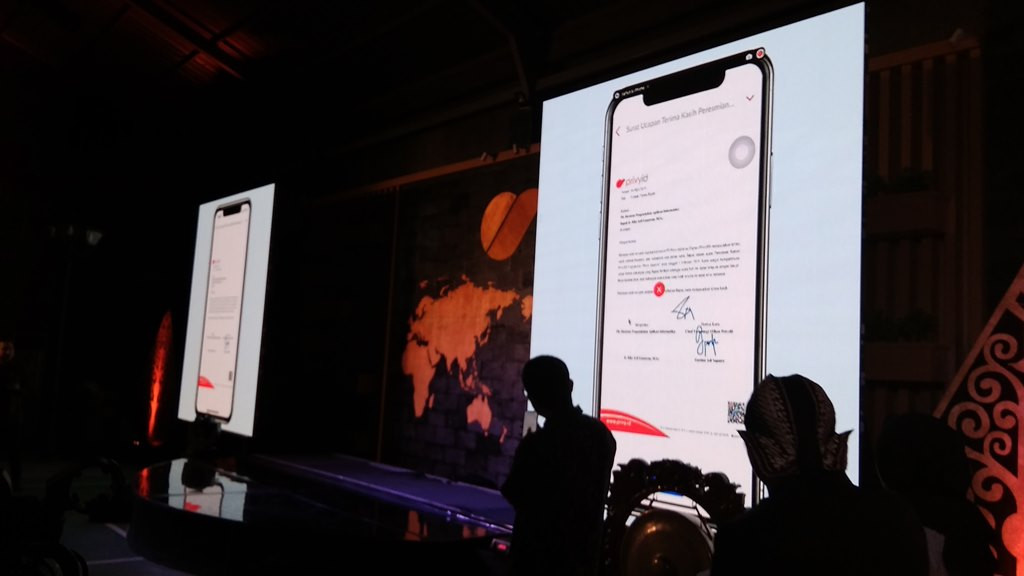 Salah satu demo proses tanda tangan digital lewat aplikasi PrivyID, Jumat malam, 1 Januari 2019.  Medcom.id-Ahmad Mustaqim.