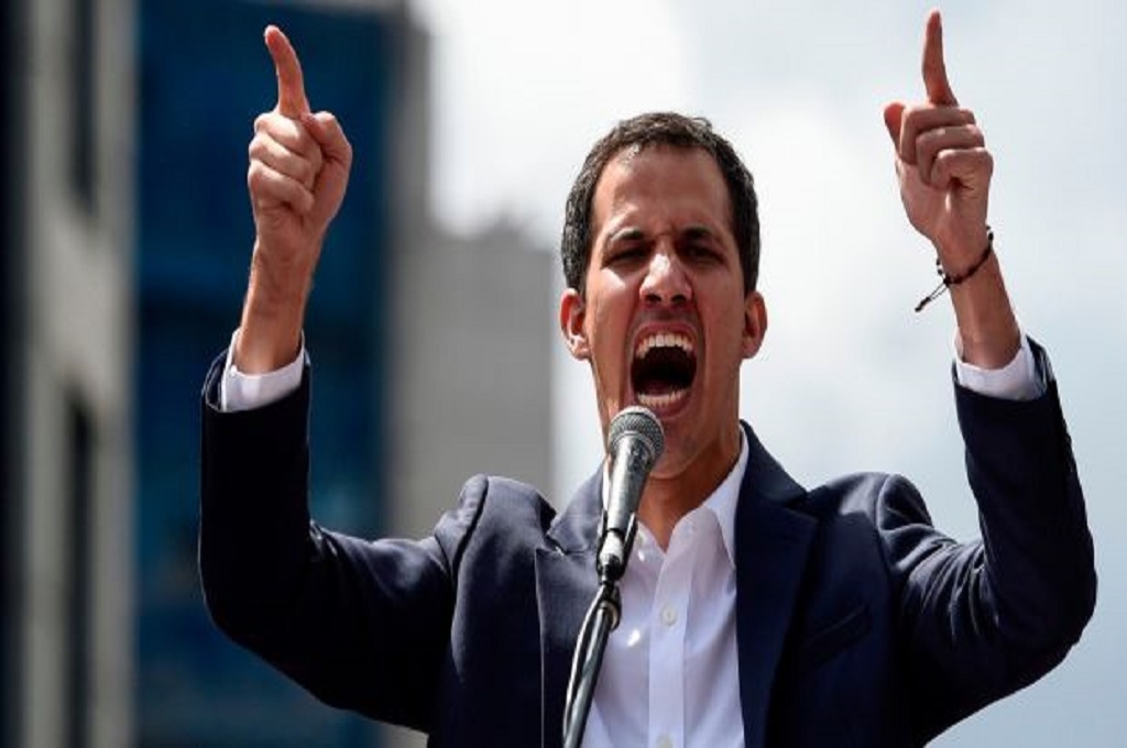 Juan Guaido dalam sebuah orasi menentang Maduro di Caracas, Venezuela. (Foto: Federico PARRA/AFP)