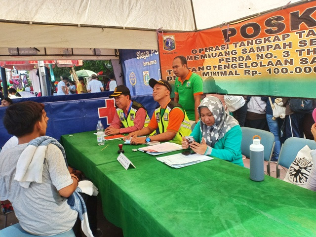 7 Orang Ditangkap karena Buang Sampah Sembarangan di CFD